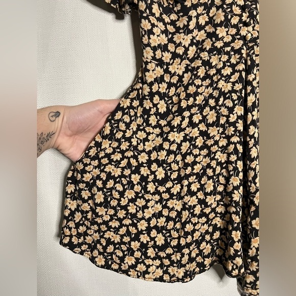 Urban Outfitters Tea Time Black and Yellow Floral Plunging Romper XS - Picture 8 of 15